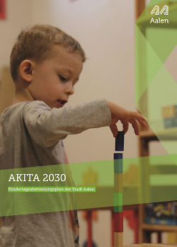 Auf dem Bild ist das Cover des Kindertagesbetreuungsplans der Stadt Aalen AKITA 2030 zu sehen.
