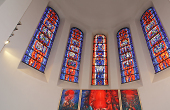 Rundbogenfenster der Pfarrkirche St. Stephanus