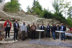 Auf dem Bild sind die Mitglieder der Initiative Kocherburg-Ruine zu sehen.