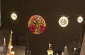 Weihnachtsbeleuchtung auf dem Marktplatz und Spion-Rathaus in Aalen