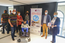 Bürgermeister Karl-Heinz Ehrmann (2.v.re.) und Jutta Pagel-Steidl (re.) präsentierten gemeinsam mit der Familie Tretter und Architektin Eveline Müller die "Toilette für alle".