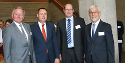 v.l.n.r.: Claus Schmiedel (SIBE), Oberbürgermeister Thilo Rentschler, Markus Schmid (IHK Ostwürttemberg), Landrat Klaus Pavel