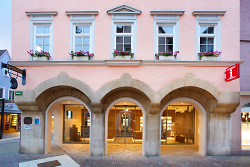 The Tourist Information Office opposite the marketplace fountain